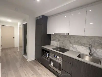 Condo Apartment in Vaughan