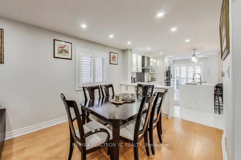 28 Elmpark Court, Richmond Hill, ON L4C 9T8