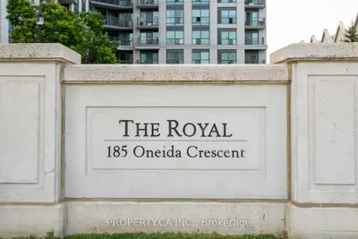 Condo Apartment in Richmond Hill