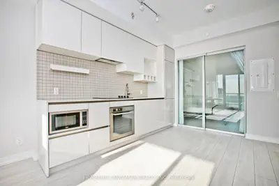 Condo Apartment in Vaughan