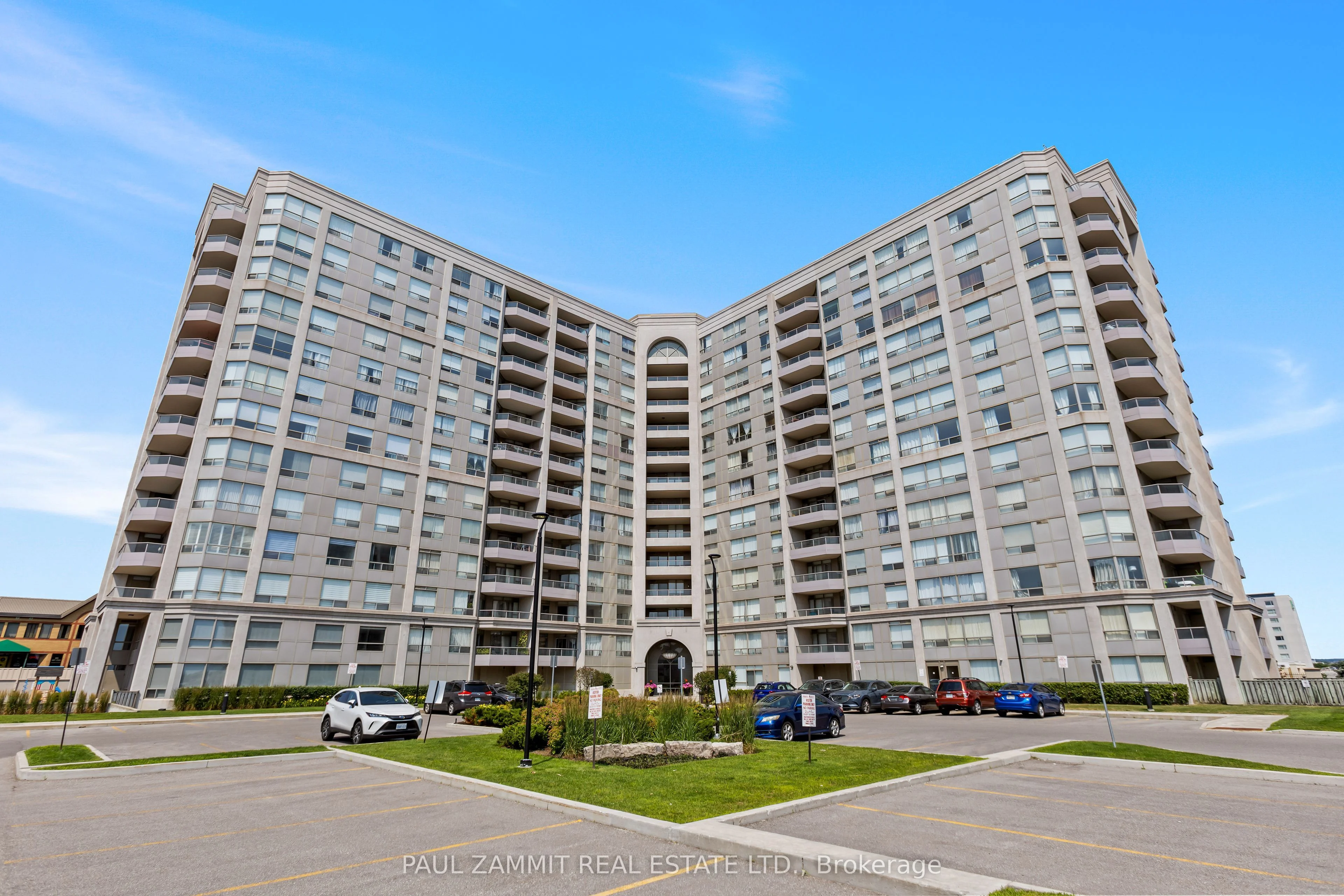 Condo Apartment in Richmond Hill