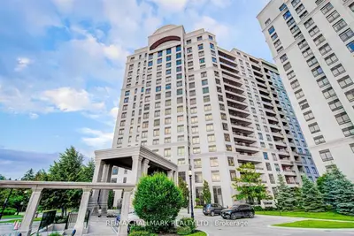 Condo Apartment in Vaughan