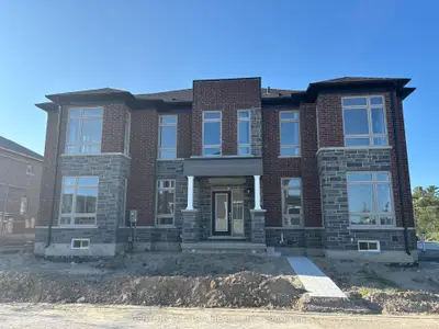 Att/Row/Townhouse in Richmond Hill