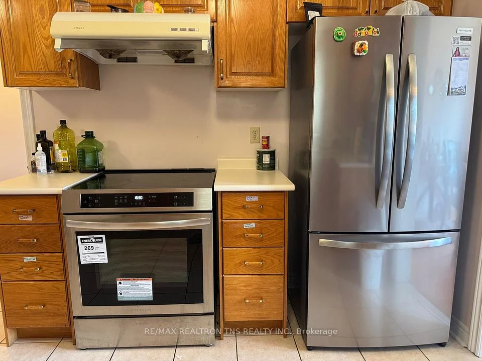 28 Farmstead Road, Richmond Hill, ON L4S 1V8