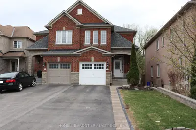 Semi-Detached in Richmond Hill