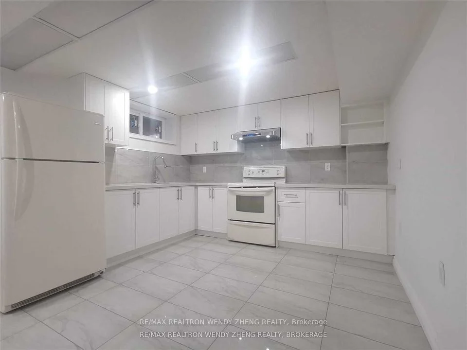 3 Piccadilly Road Bsmt, Richmond Hill, ON L4B 1S3