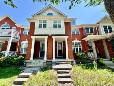 Att/Row/Townhouse in Markham