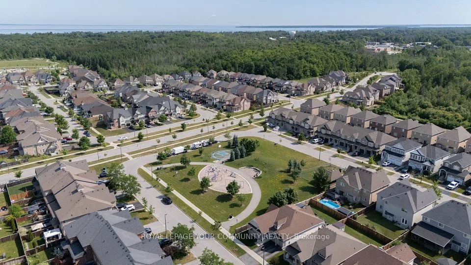 20 Wyndham Circle, Georgina, ON L0E 1R0