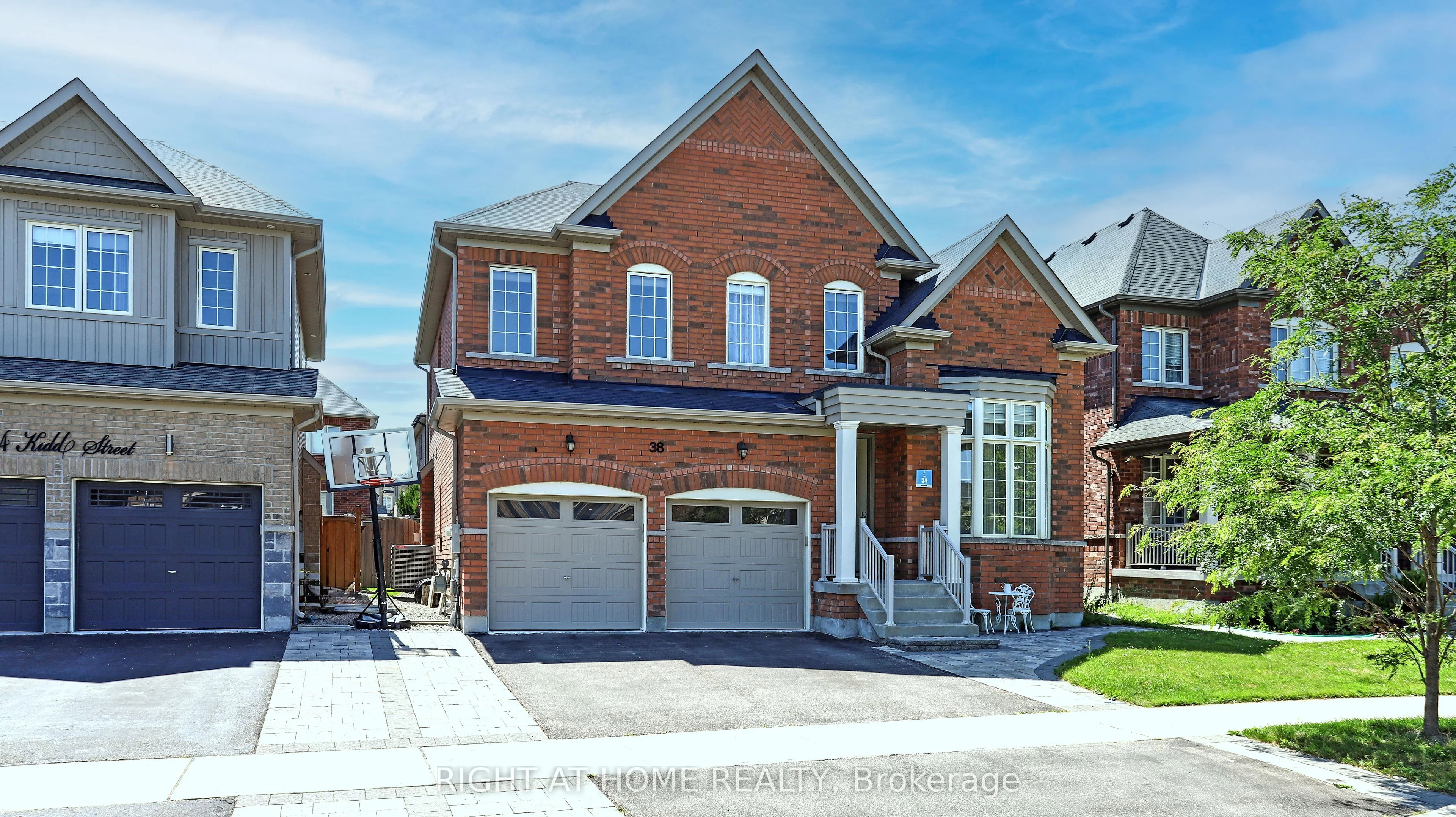 Detached in Bradford West Gwillimbury