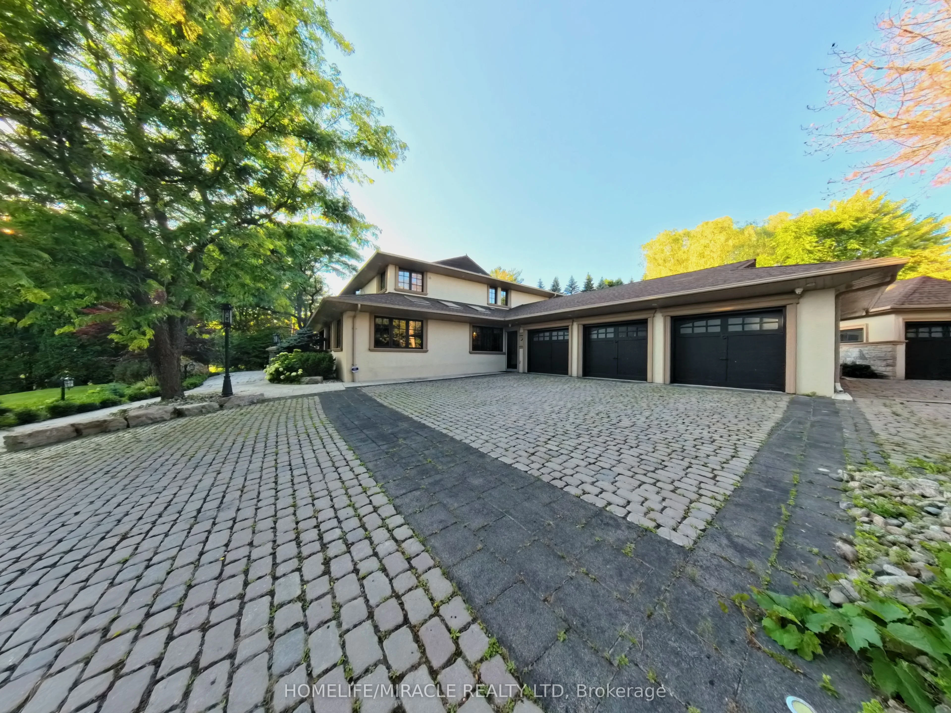 211 Woodland Acres Crescent, Vaughan, ON L6A 1G1