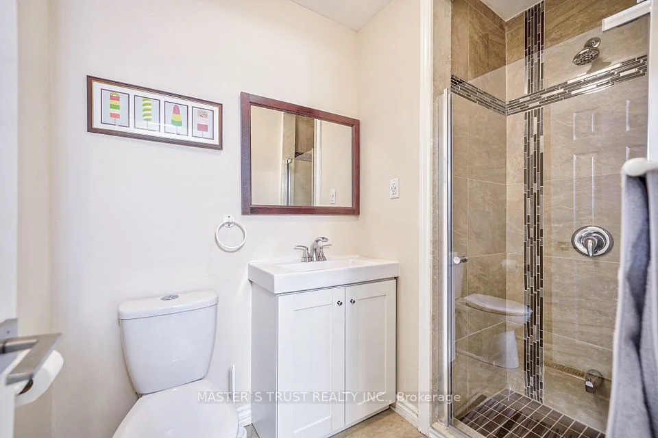 77 Highland Avenue, Newmarket, On L3y 3h9