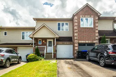 Att/Row/Townhouse in Essa