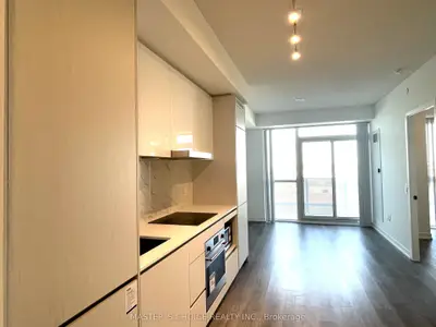 Common Element Condo in Vaughan