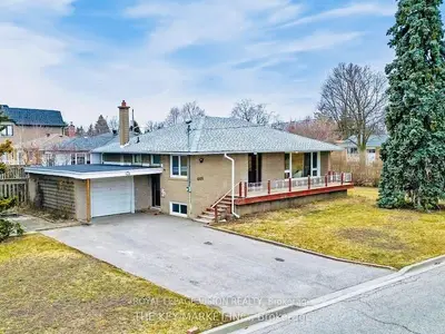 Detached in Richmond Hill