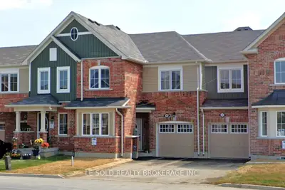 Att/Row/Townhouse in Aurora