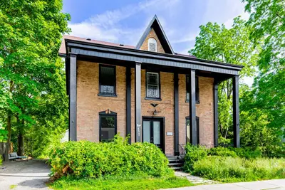 Triplex in Newmarket