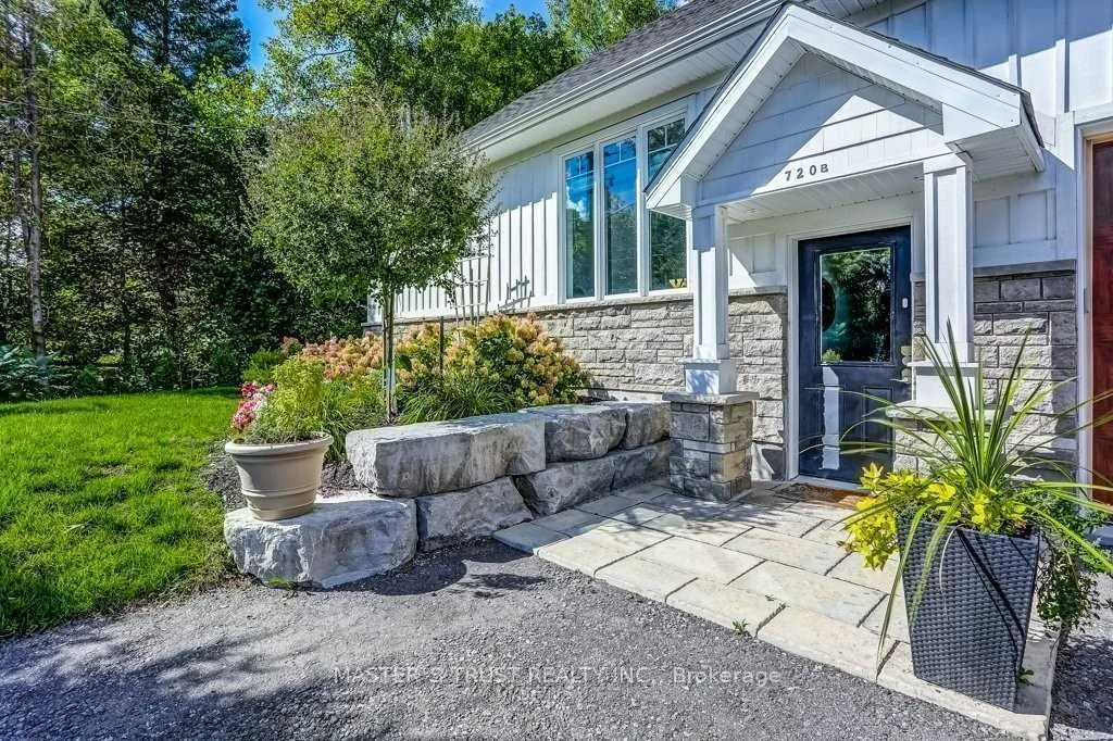 720B Wellington Street W, Aurora, ON L4G 6J7