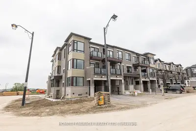 Att/Row/Townhouse in Vaughan
