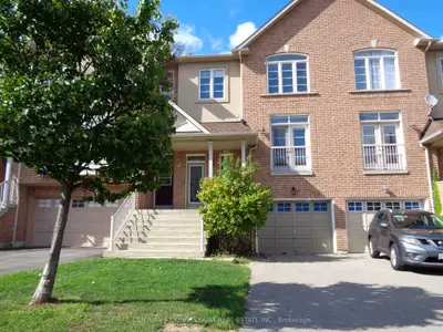 Att/Row/Townhouse in Vaughan