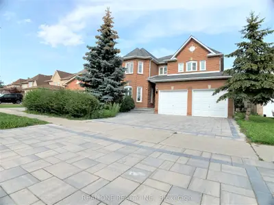 Detached in Richmond Hill