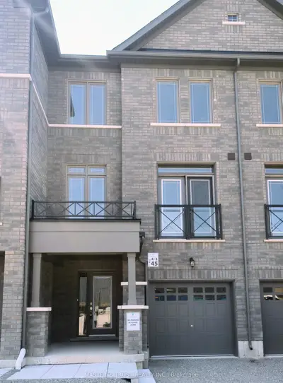 Att/Row/Townhouse in Bradford West Gwillimbury