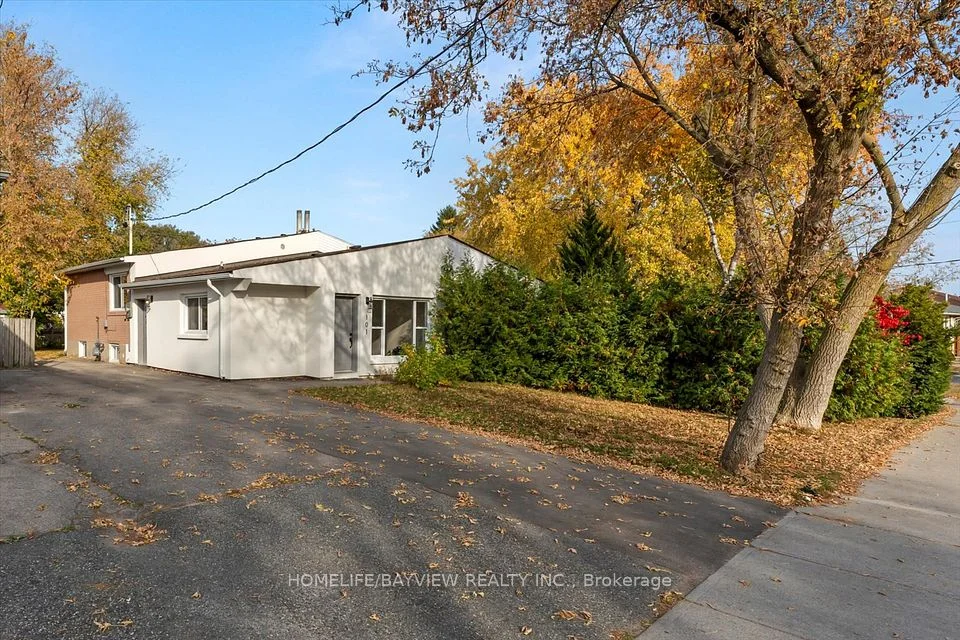 101 Sheldon Avenue, Newmarket, On L3y 2v6
