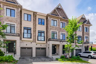 Att/Row/Townhouse in Richmond Hill