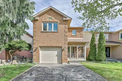 Detached in Richmond Hill