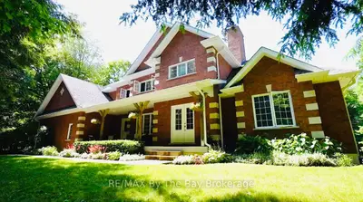 Detached in Essa