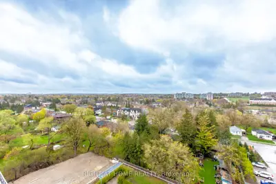 Condo Apartment in Richmond Hill
