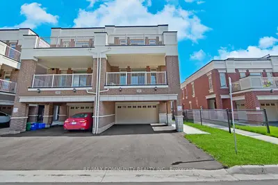 Att/Row/Townhouse in Markham