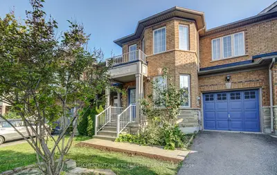 Att/Row/Townhouse in Richmond Hill
