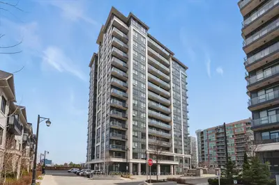 Condo Apartment in Richmond Hill