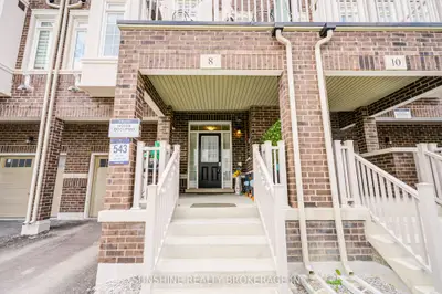 Att/Row/Townhouse in Bradford West Gwillimbury