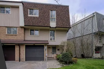 Condo Townhouse in Aurora