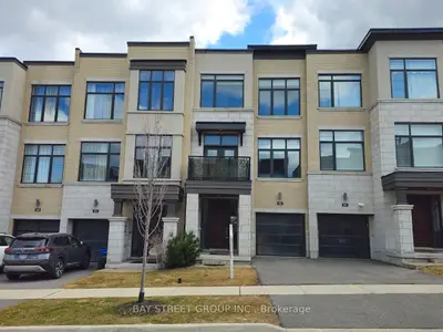Att/Row/Townhouse in Vaughan