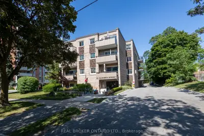 Condo Apartment in Richmond Hill