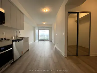 Condo Apartment in Vaughan