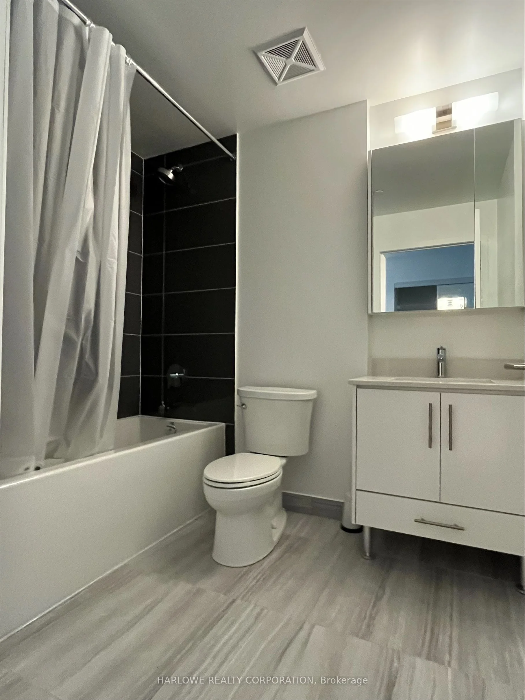 105 Oneida Crescent 901, Richmond Hill, ON L4B 0H6