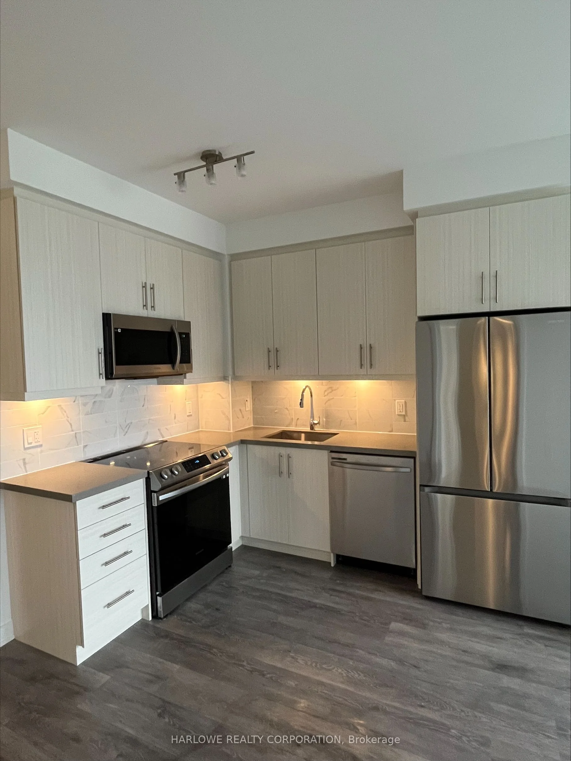 Condo Apartment in Richmond Hill
