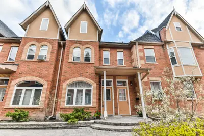 Condo Townhouse in Richmond Hill