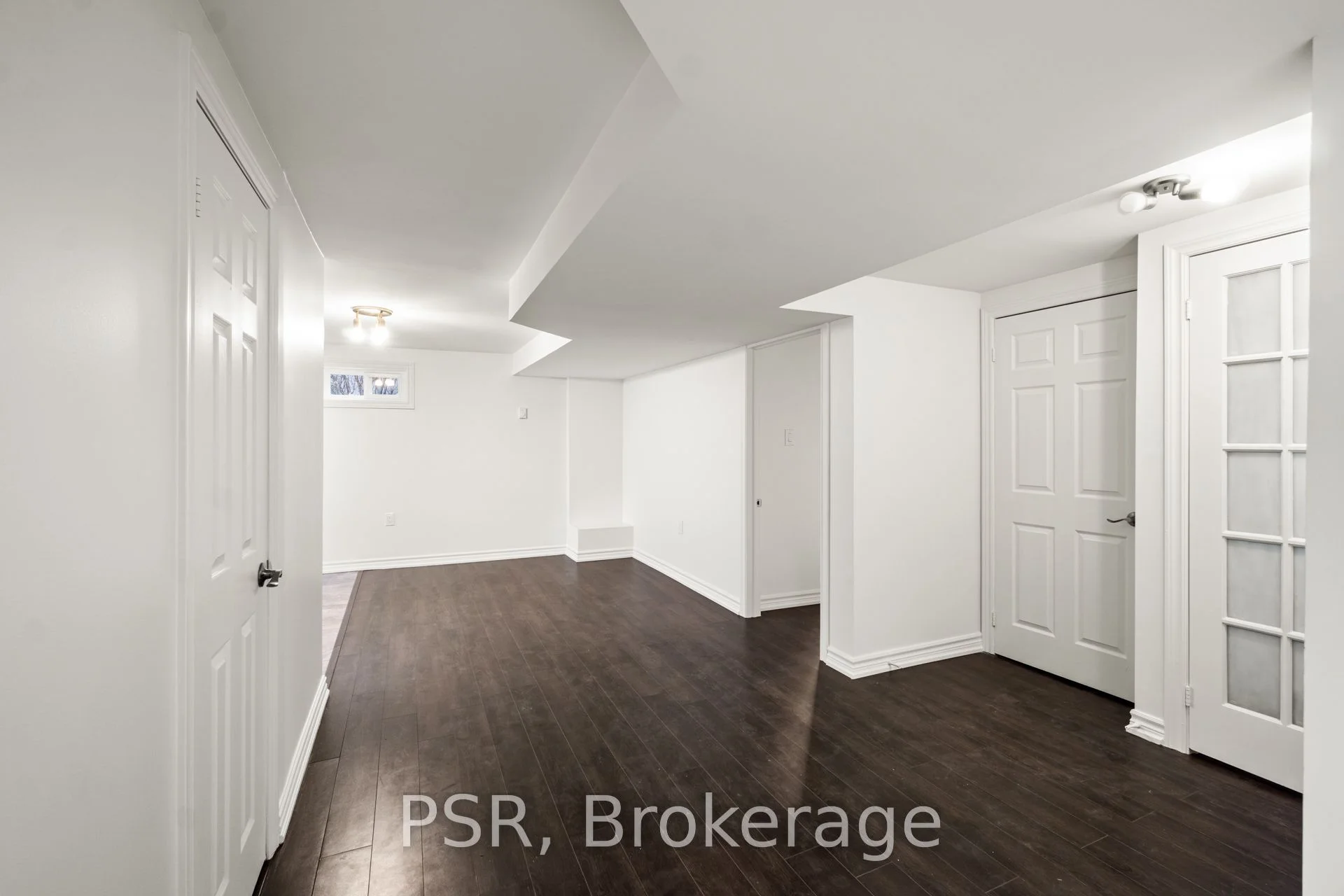 301 Banksia Court Lower, Newmarket, ON L3Y 5J1
