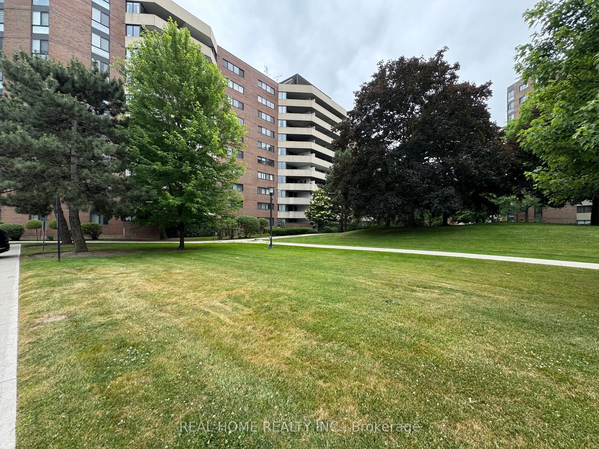 40 Baif Boulevard 713, Richmond Hill, ON L4C 5M9
