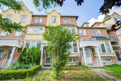 Att/Row/Townhouse in Aurora