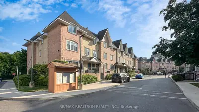 Condo Townhouse in Richmond Hill
