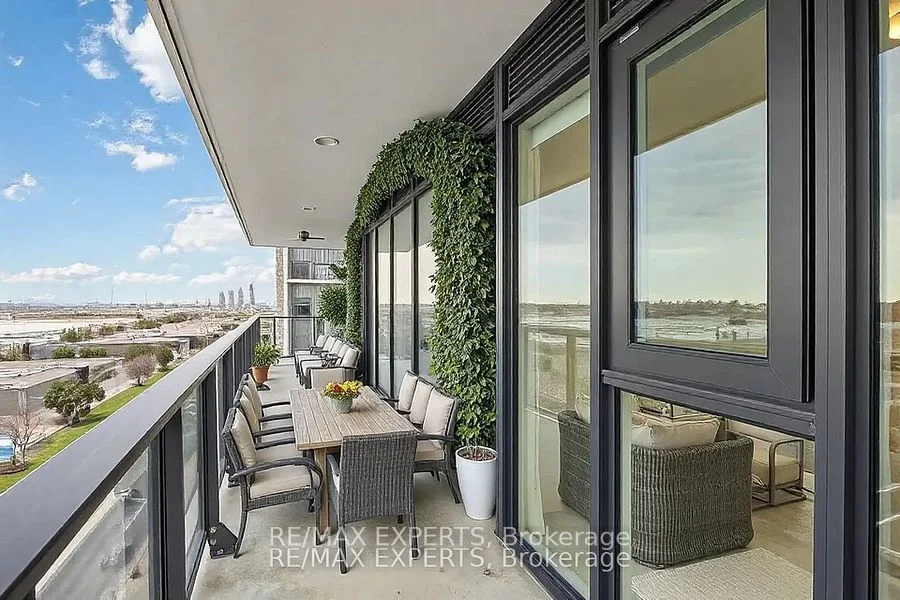 9000 Jane Street 902, Vaughan, ON L4K 0M6