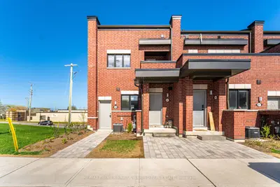 Condo Townhouse in Bradford West Gwillimbury
