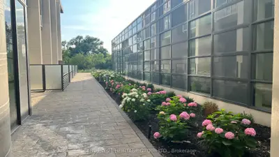 Condo Apartment in Richmond Hill