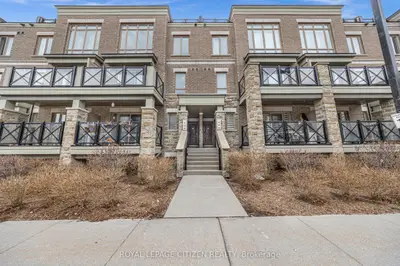 Condo Townhouse in Markham