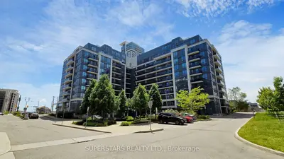 Condo Apartment in Richmond Hill